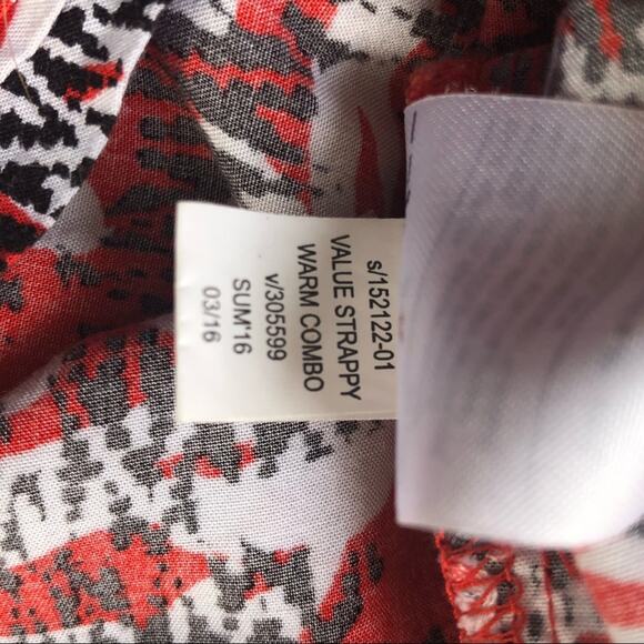 Banana Republic Shorts Romper Faux Wrap Red and Black Floral size Small - Picture 12 of 16